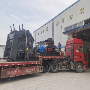 1000*700液壓對輥制砂機(jī)，1210反擊破發(fā)往四川