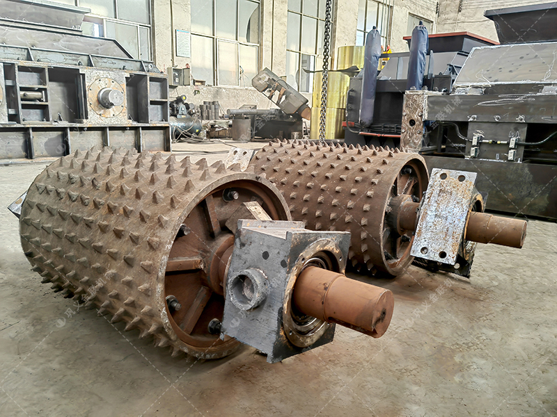 為什么越來越多的工程選擇雙齒輥破碎機(jī)處理水泥路面？